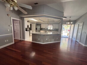 7326 Bramblewood Dr in Port Richey, FL - Foto de edificio - Building Photo