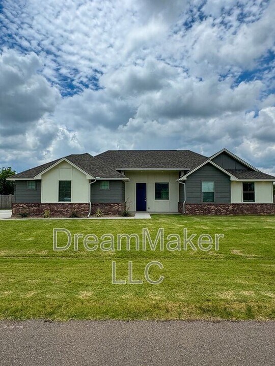 5328 Red Maple Ave in Washington, OK - Building Photo