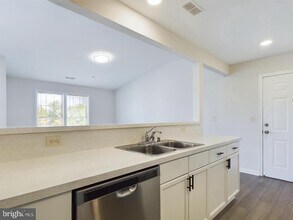 302 Baughmans Ln in Frederick, MD - Building Photo - Building Photo