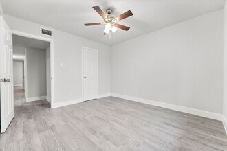 9026 Kempwood Dr in Houston, TX - Building Photo - Building Photo