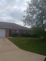 1205 E.Chesapeake Drive in Ozark, MO - Building Photo