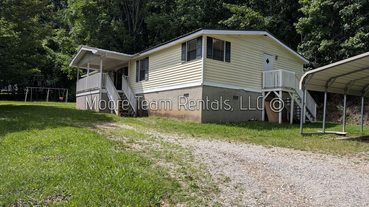 5399 Greenville Hwy in Zirconia, NC - Building Photo