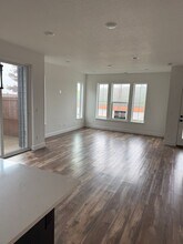 6890 SE Crimson Ln in Hillsboro, OR - Building Photo - Building Photo