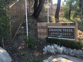 Grande Vista Apartments in Vista, CA - Foto de edificio - Building Photo