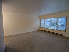 Tiki Apartments in Seattle, WA - Building Photo - Interior Photo