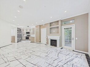 300 Caldecott Ln in Oakland, CA - Building Photo - Building Photo