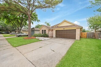 17023 Enchanted Cir W in Sugar Land, TX - Building Photo - Building Photo