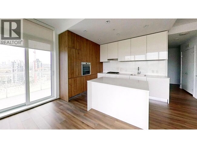 4650 Brentwood Blvd in Burnaby, BC - Building Photo - Building Photo