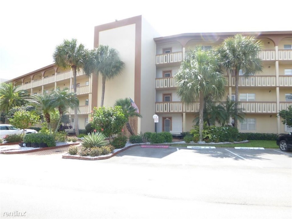 3403 Bimini Ln in Coconut Creek, FL - Building Photo