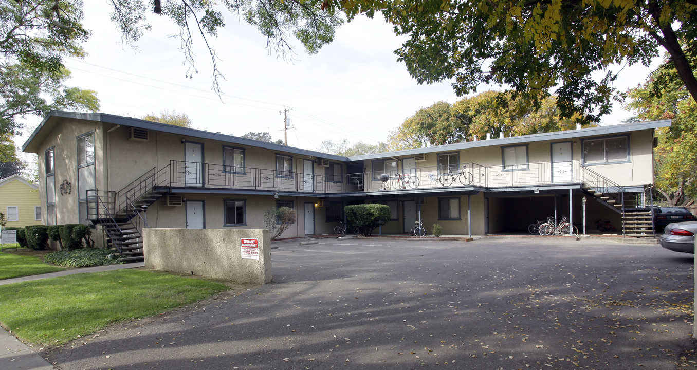 1007 3rd St in Davis, CA - Building Photo