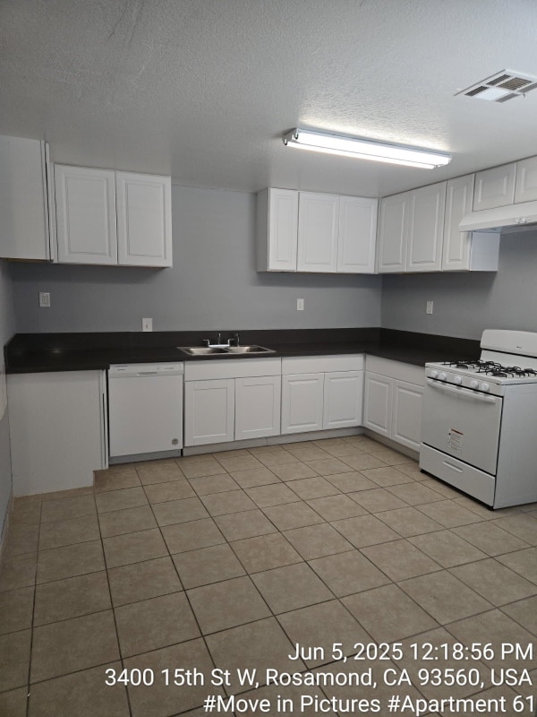 3400 15th St W in Rosamond, CA - Building Photo - Building Photo