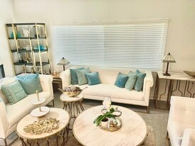 7236 Oakdale Ave in Winnetka, CA - Building Photo