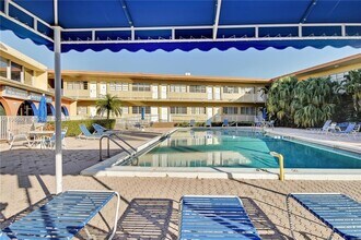 26 Diplomat Pkwy in Hallandale Beach, FL - Foto de edificio - Building Photo