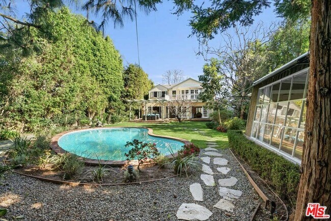 523 Avondale Ave in Los Angeles, CA - Building Photo - Building Photo