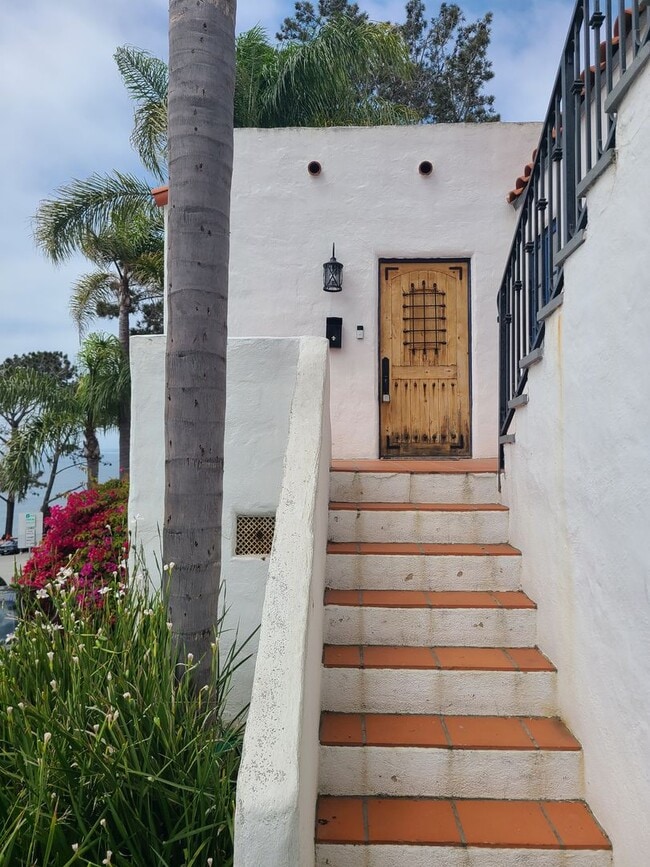 1303 Cave St in San Diego, CA - Building Photo - Building Photo