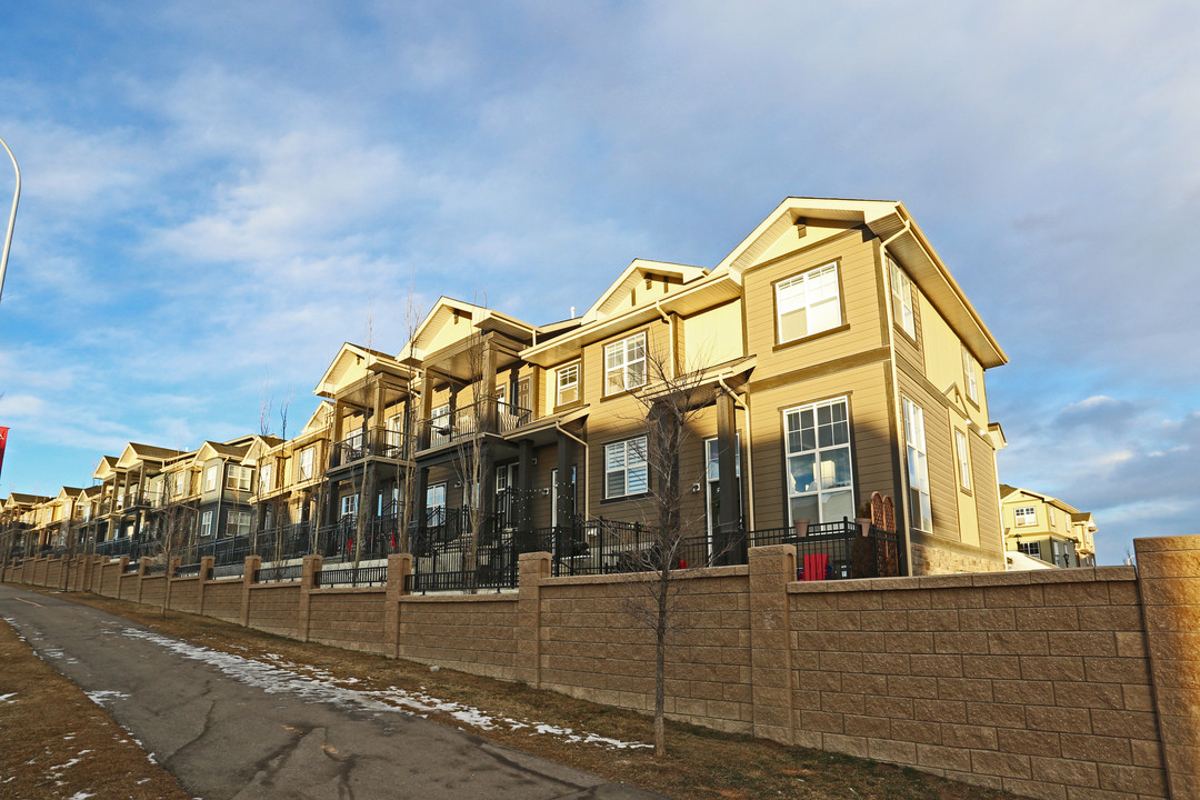 135 Evanscrest Gdns NW in Calgary, AB - Building Photo