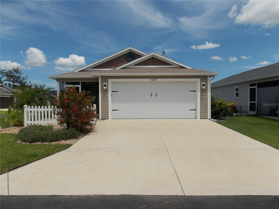 4287 Fredda Ter in the Villages, FL - Building Photo