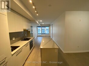 835 St Clair Ave W in Toronto, ON - Building Photo - Building Photo