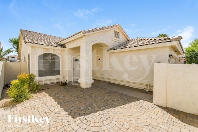 13681 N 82nd Ave in Peoria, AZ - Foto de edificio - Building Photo