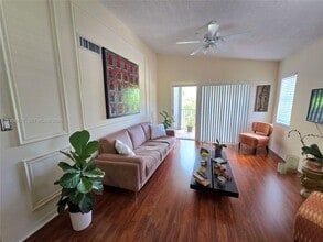 4320 NW 107th Ave in Doral, FL - Foto de edificio - Building Photo