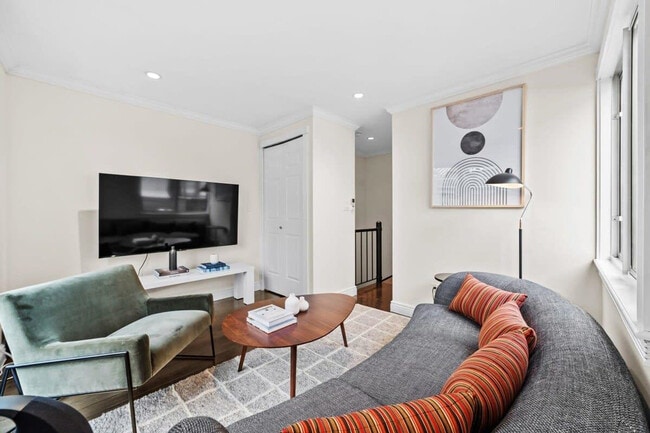 448 W 19th St