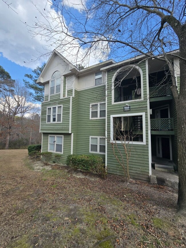 property at 950 Stewarts Creek Dr