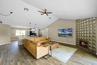 485 Lakeshore Dr in Lake Mary, FL - Building Photo - Building Photo