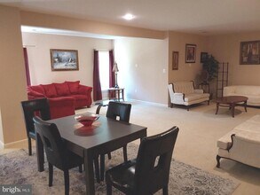 25091 KINGSCOTE Ct in South Riding, VA - Foto de edificio - Building Photo