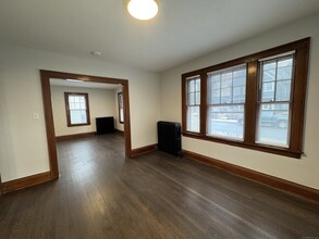 31 Nesbit Ave in West Hartford, CT - Foto de edificio - Building Photo