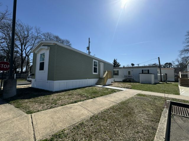 1 Robin Rd in Keansburg, NJ - Building Photo