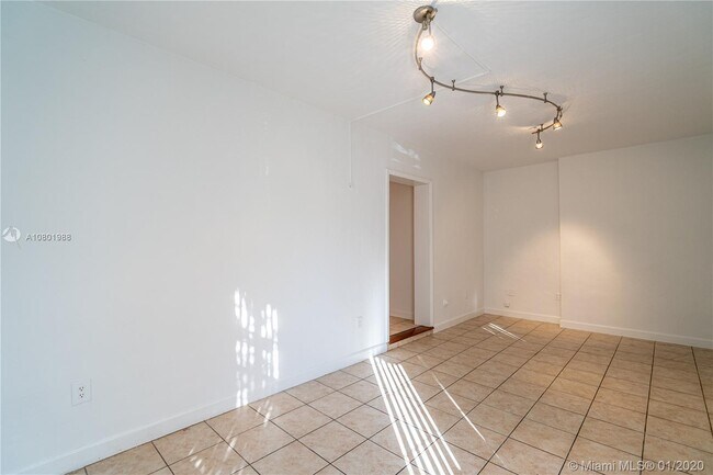 8200 Harding Ave-Unit -1 in Miami Beach, FL - Building Photo - Building Photo