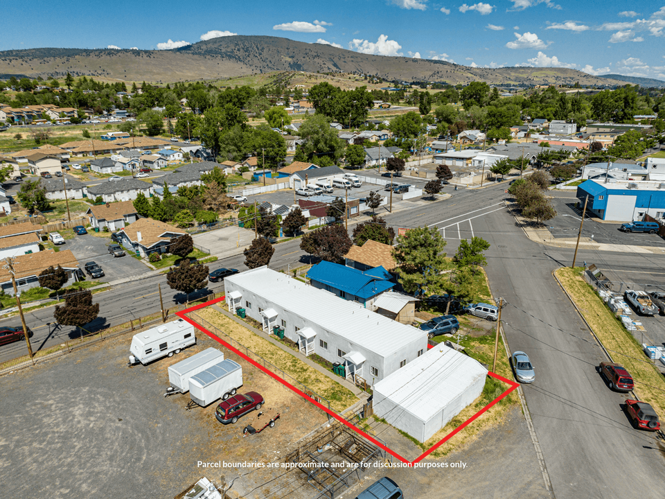 240 E Main St in Klamath Falls, OR - Building Photo