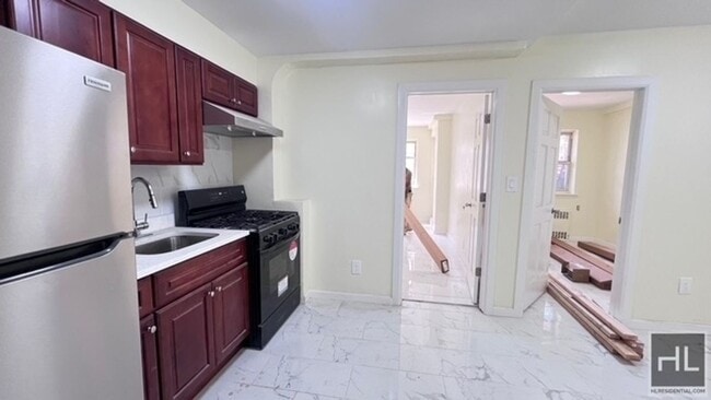 property at 956 E 54th St