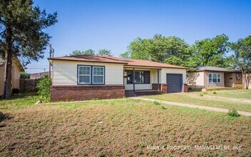 4611 33rd St in Lubbock, TX - Building Photo - Building Photo