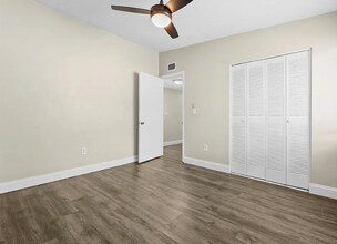 5720 Gallatin Ln, Unit 1 in North Port, FL - Building Photo - Building Photo