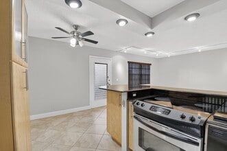 447 Flanders I in Delray Beach, FL - Building Photo - Building Photo