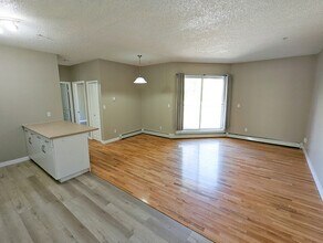 Legislative Estates Apartments in Edmonton, AB - Building Photo - Building Photo