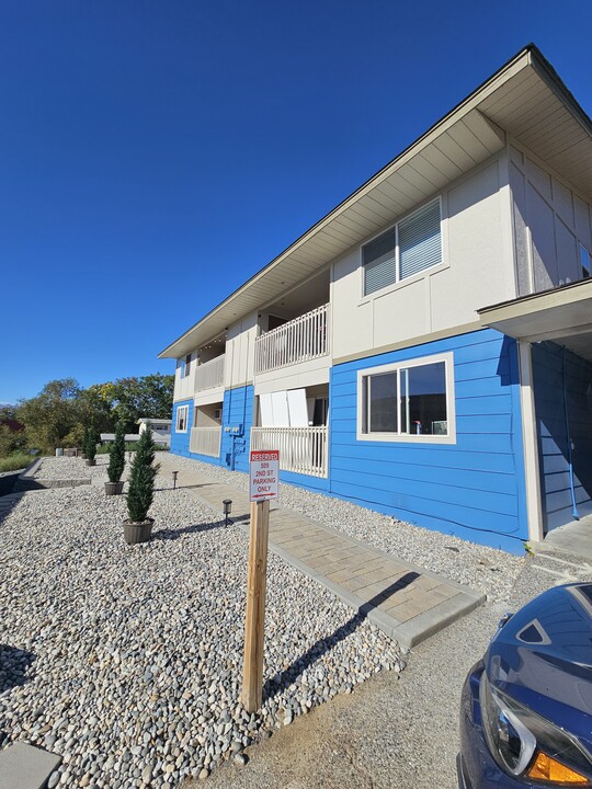 509 2nd St NE, Unit 2 in East Wenatchee, WA - Foto de edificio