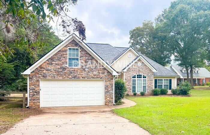 155 Jennifer Ln in Covington, GA - Building Photo