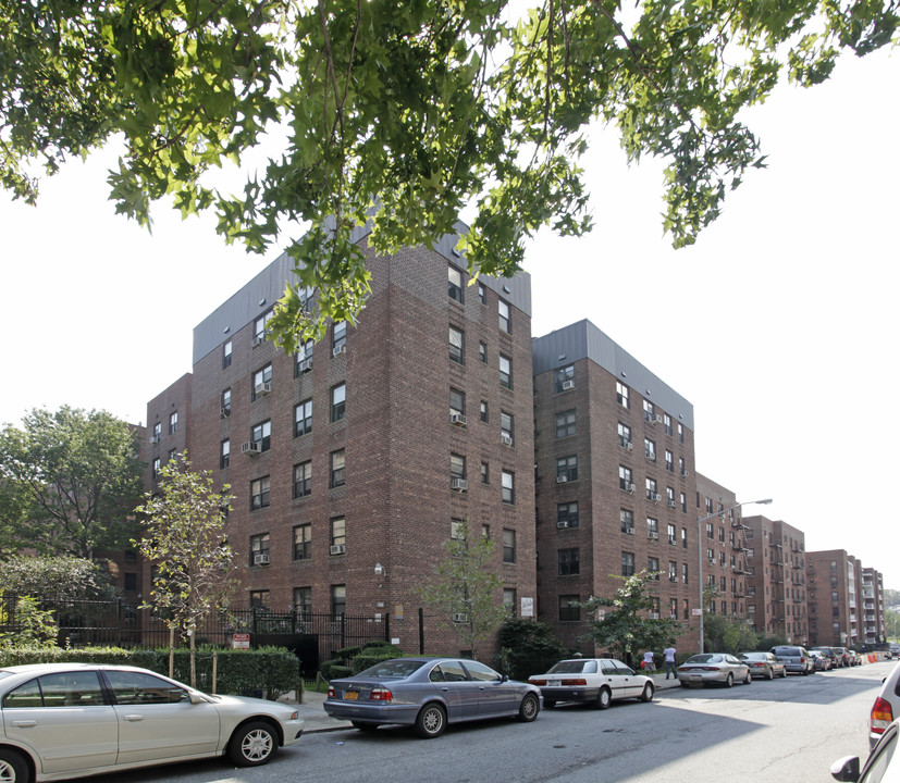 Stratton Gardens in Flushing, NY - Foto de edificio