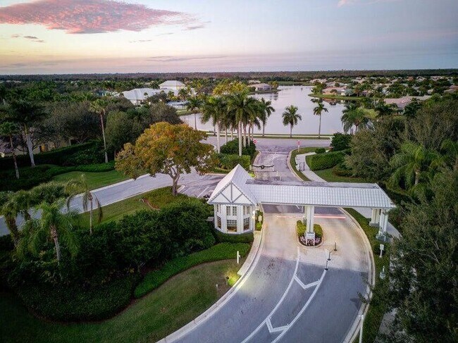 2405 Windjammer Way in West Palm Beach, FL - Building Photo - Building Photo