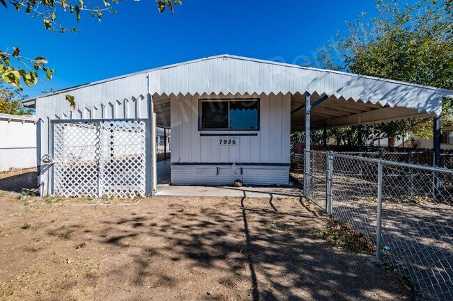 7936 Meadowlark St in Mohave Valley, AZ - Foto de edificio - Building Photo