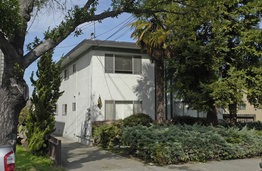 1045 Regent St in Alameda, CA - Foto de edificio