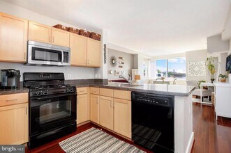 800 4th St NW, Unit N618 in Washington, DC - Building Photo - Building Photo