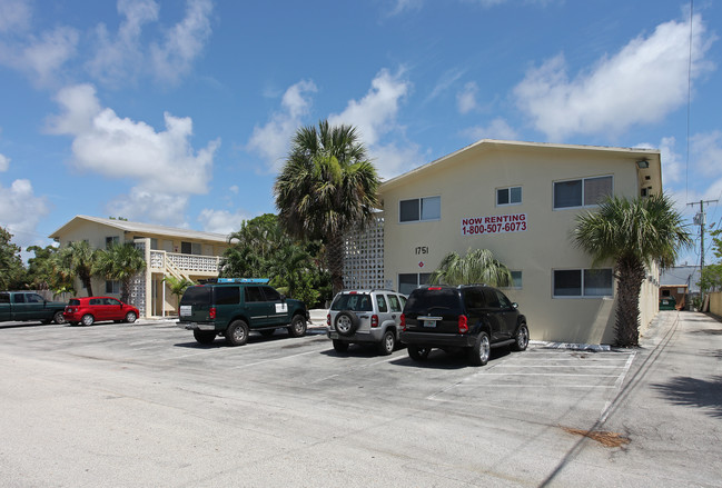 Breezy Palms Apartments in Pompano Beach, FL - Building Photo - Building Photo