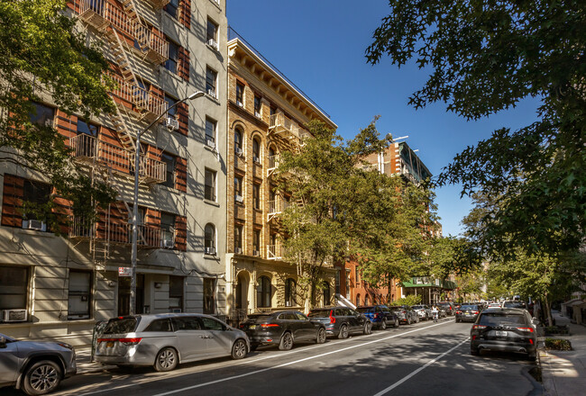 222-224 W 21st St in New York, NY - Foto de edificio - Building Photo