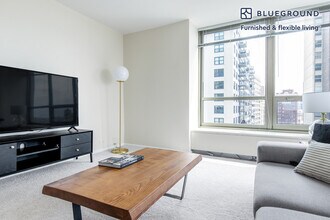 3450 N Lake Shore Dr-Unit -FL12-ID374 in Chicago, IL - Foto de edificio - Building Photo