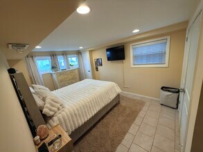 5061 W Eddy St, Unit Garden Unit in Chicago, IL - Building Photo - Building Photo