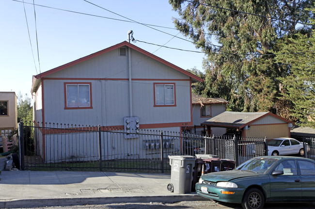 4633 Fairfax Ave in Oakland, CA - Building Photo - Building Photo