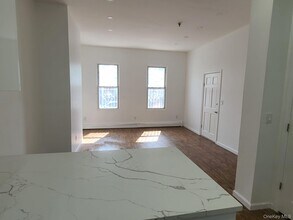 108 Bradford St in Brooklyn, NY - Building Photo - Building Photo
